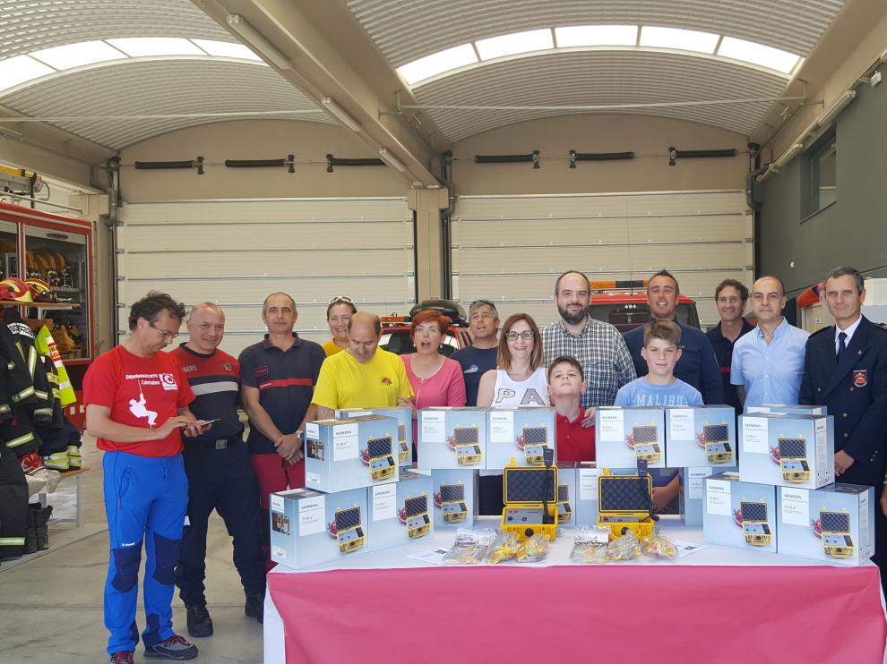 Un empresario de Zaragoza dona 10 equipos de telecomunicaciones para los bomberos.