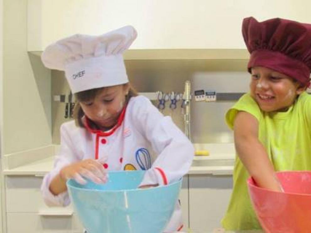 La Zarola ofrece un plan diferente este verano para niños de 8 a 12 años y jóvenes de 13 a 17, que podrán convertirse en 'minichefs'.