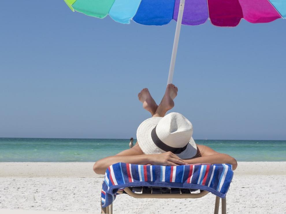 Es importante protegerse adecuadamente antes, durante y después de tomar el sol.