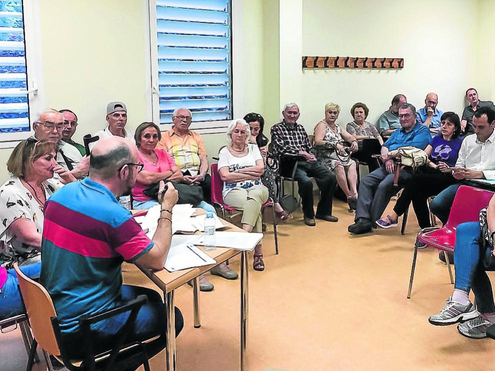 Un momento de la asamblea celebrada ayer por la agrupación de Torrero.