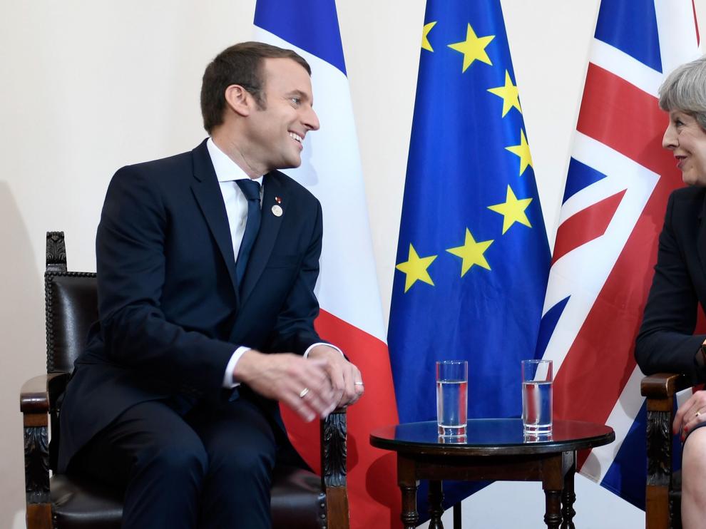 Emmanuel Macron y Theresa May en su encuentro este viernes en Taormina (Italia) con motivo de la reunión del G-7.