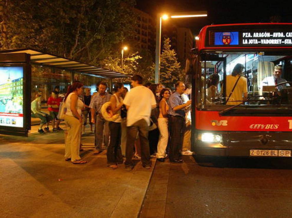 Imagen de archivo de un búho bus.