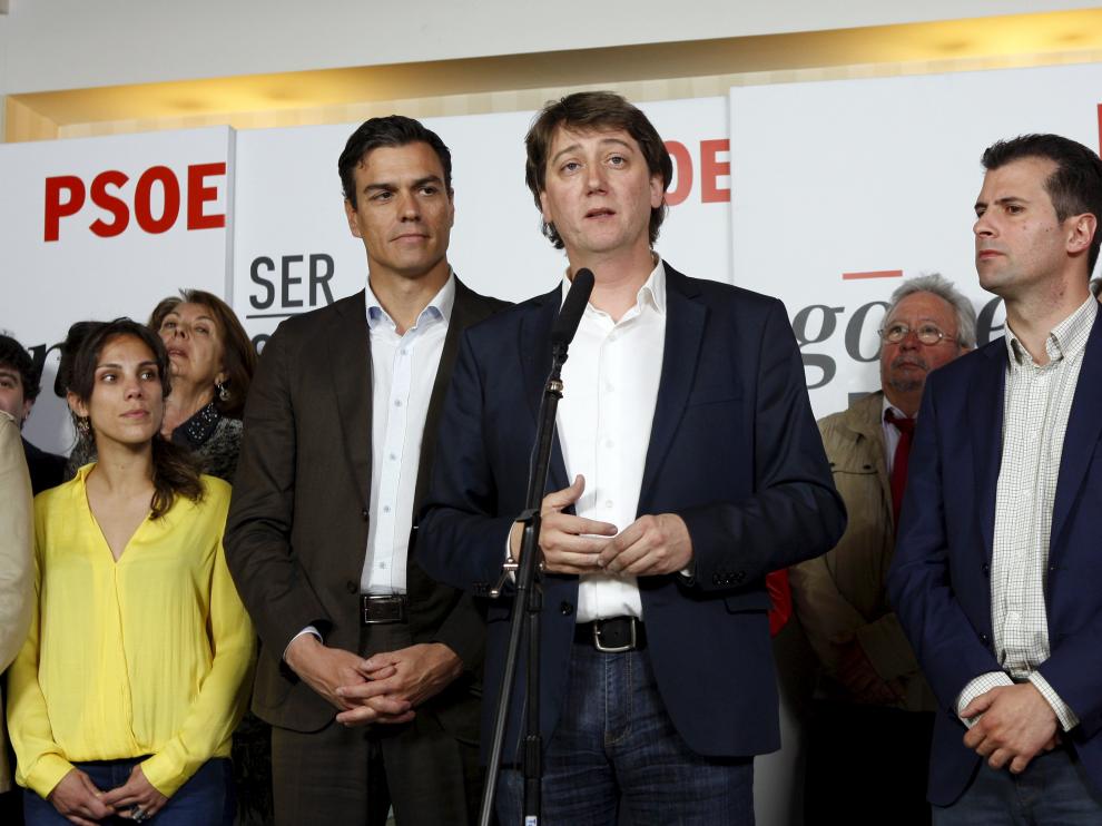 Carlos Martínez acompañado de Pedro Sánchez y Luis Tudanca en una fotografía de archivo