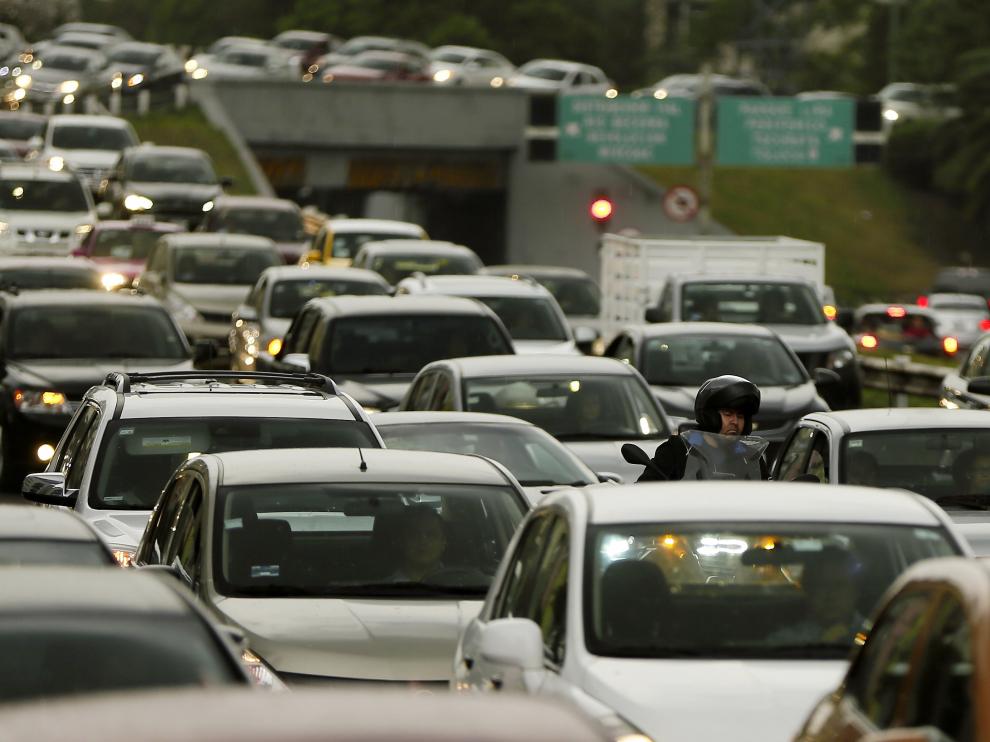 Miles de automovilistas circulan por las calles de la Ciudad de México el 22 de mayo, en emergencia ambiental por ozono en la Zona Metropolitana del Valle de México