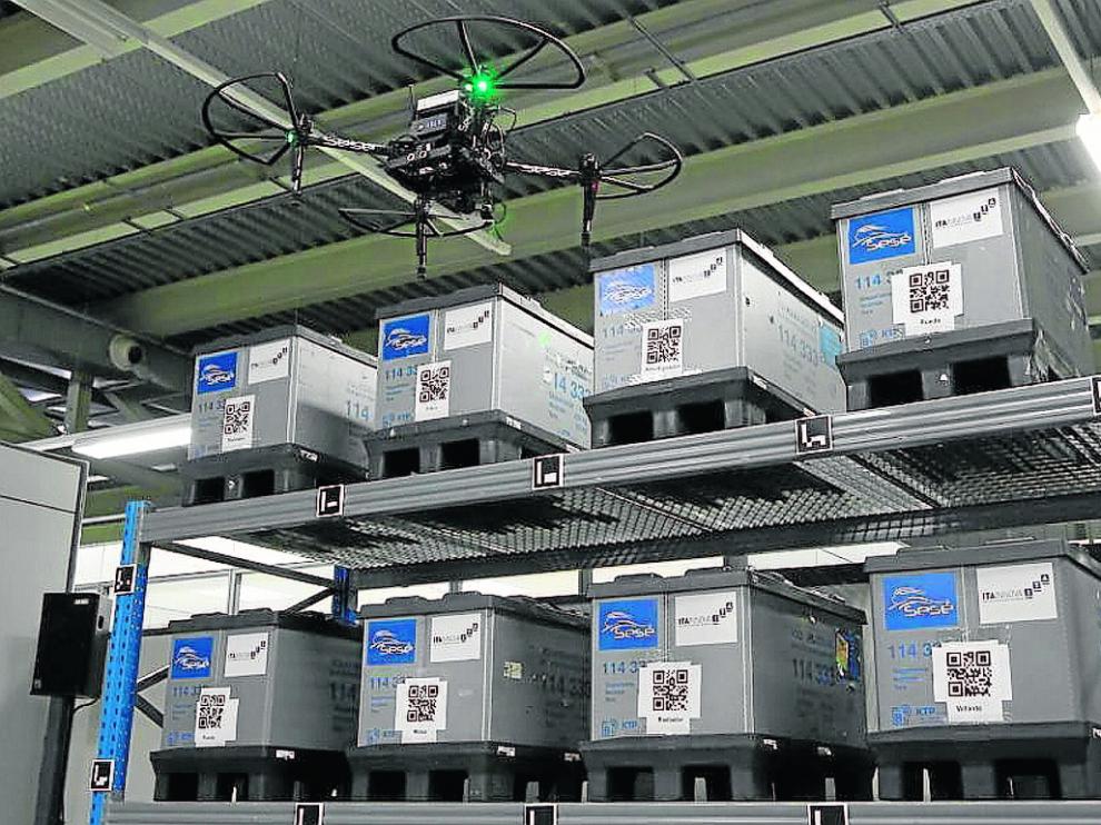 Una prueba del dron en el que trabajan Sesé e ITA Innova para hacer el inventario de un almacén.