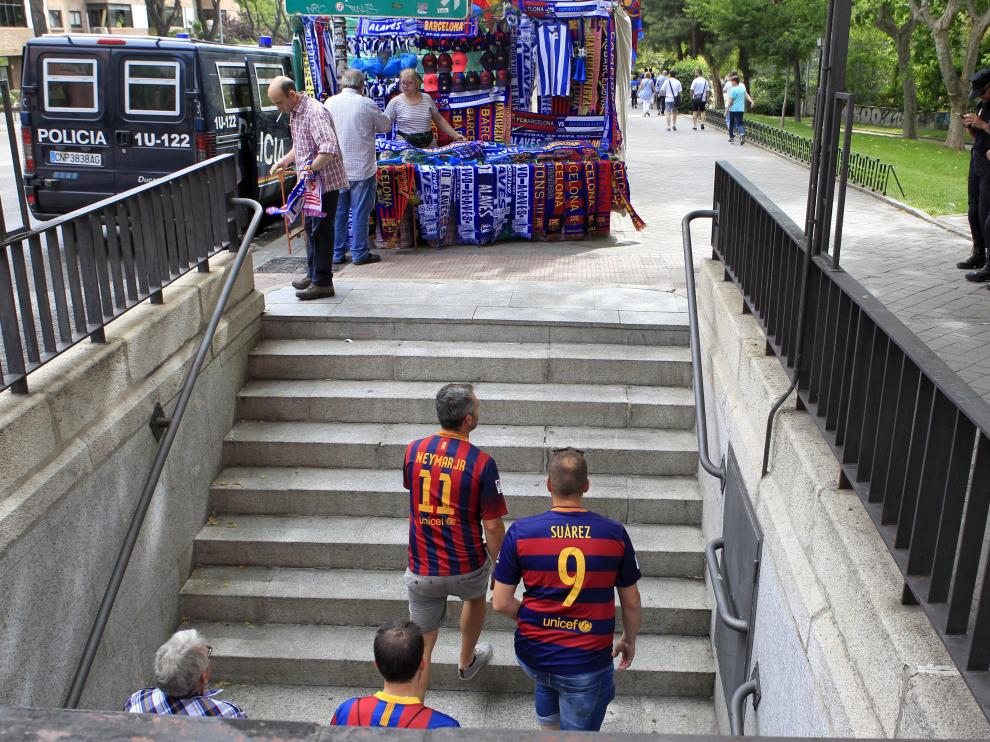 Aficionados antes de la final de la Copa del Rey