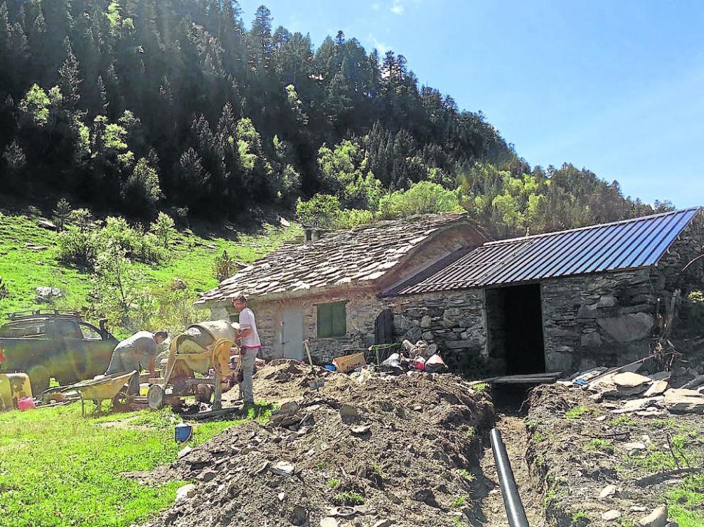 Las obras de rehabilitación de la cabaña se prolongarán hasta mediados de junio.
