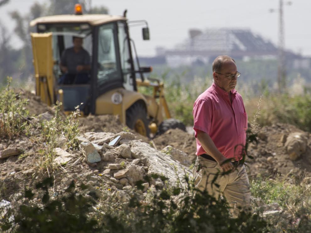 El padre de Marta del Castillo durante los trabajos de búsqueda.