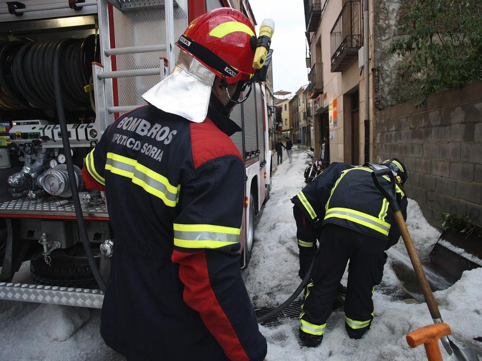 El granizo lleva la "destrucción total" al campo de Ágreda y anega sus calles