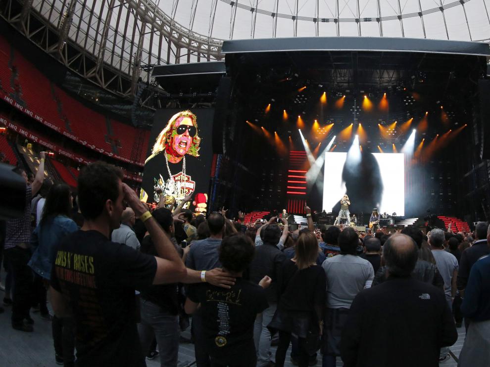 El grupo estadounidense Guns N' Roses ofreció un concierto en Bilbao.