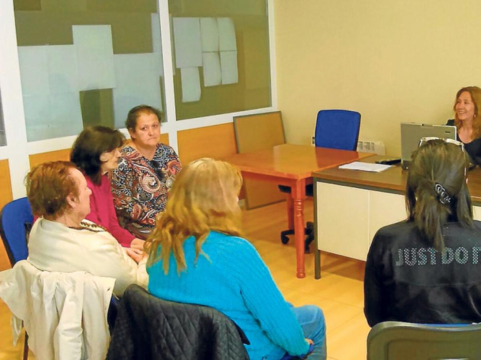Imagen de una de las sesiones de Fadiso dentro de su proyecto integral para mujeres.