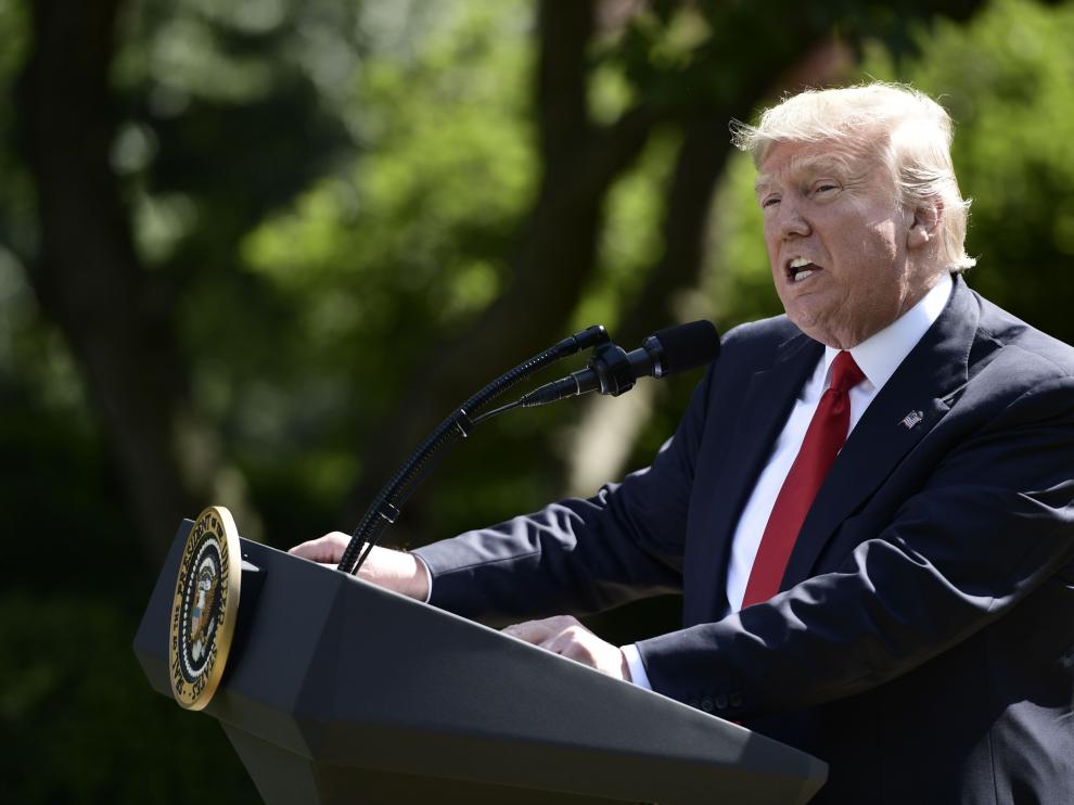 El presidente Trump hizo el anuncio frente a la Casa Blanca
