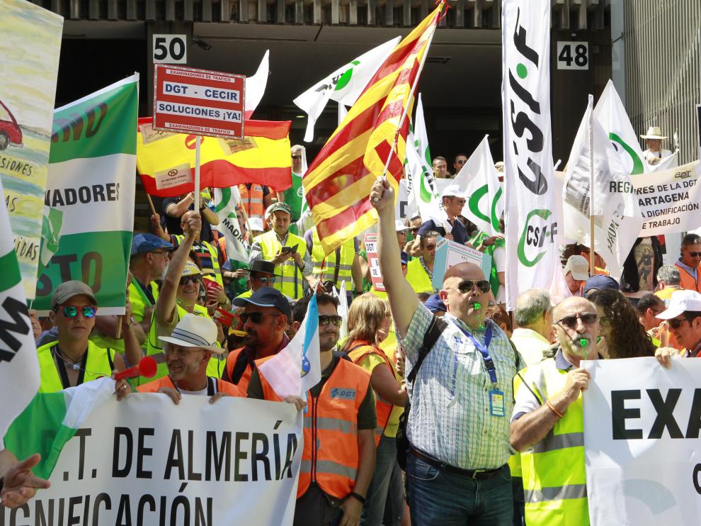 Concentración de los examinadores de tráfico, este viernes en Madrid.