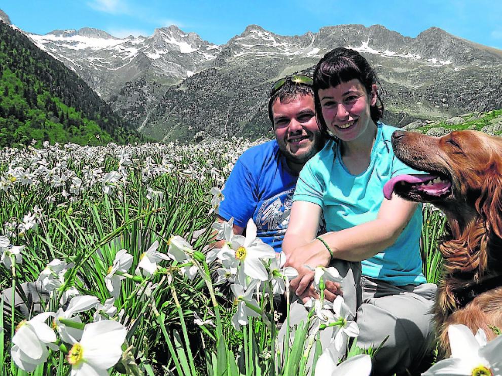 Adrián González y Lara Ramos, en pleno Parque Natural del Posets.