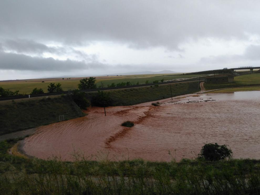 Imagen de un campo de cultivo anegado en Monreal del Campo.