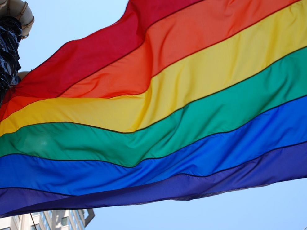 ¿Por qué la bandera del Orgullo Gay tiene los colores del arcoíris?