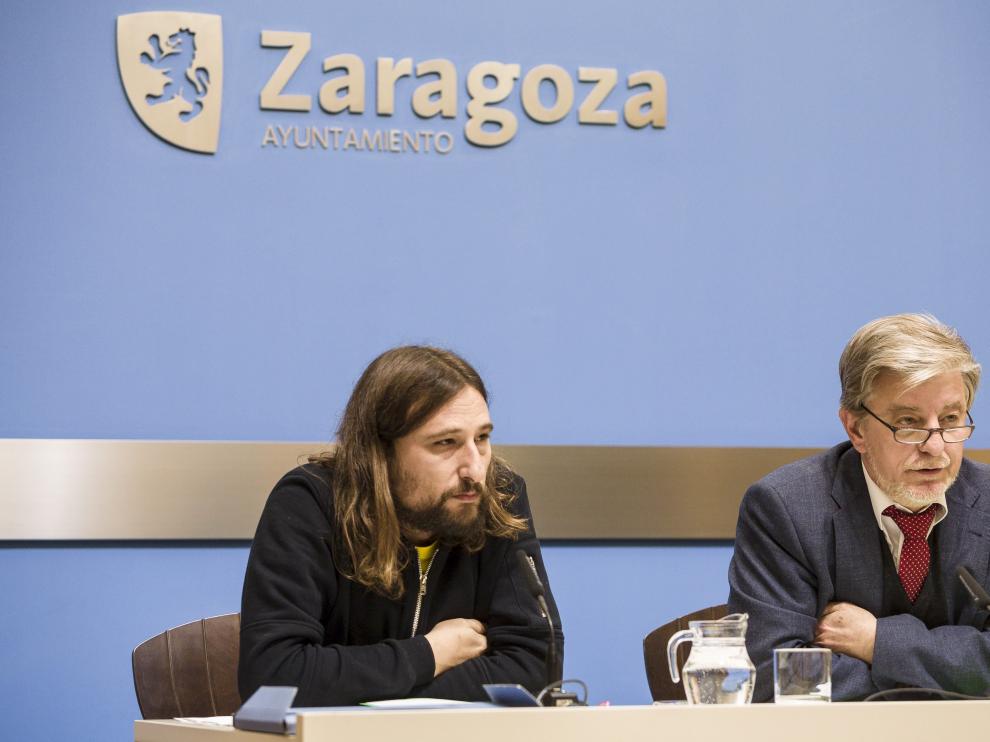 Pablo Híjar, en una comparecencia junto al alcalde, Pedro Santisteve.