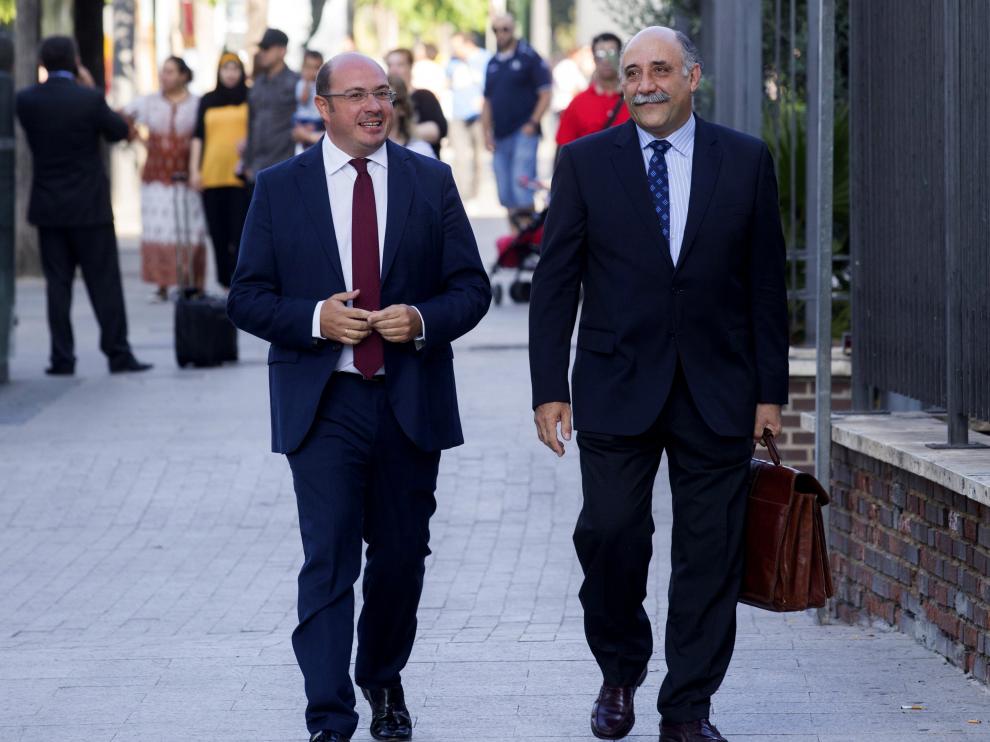 Pedro Antonio Sánchez junto a su abogado.