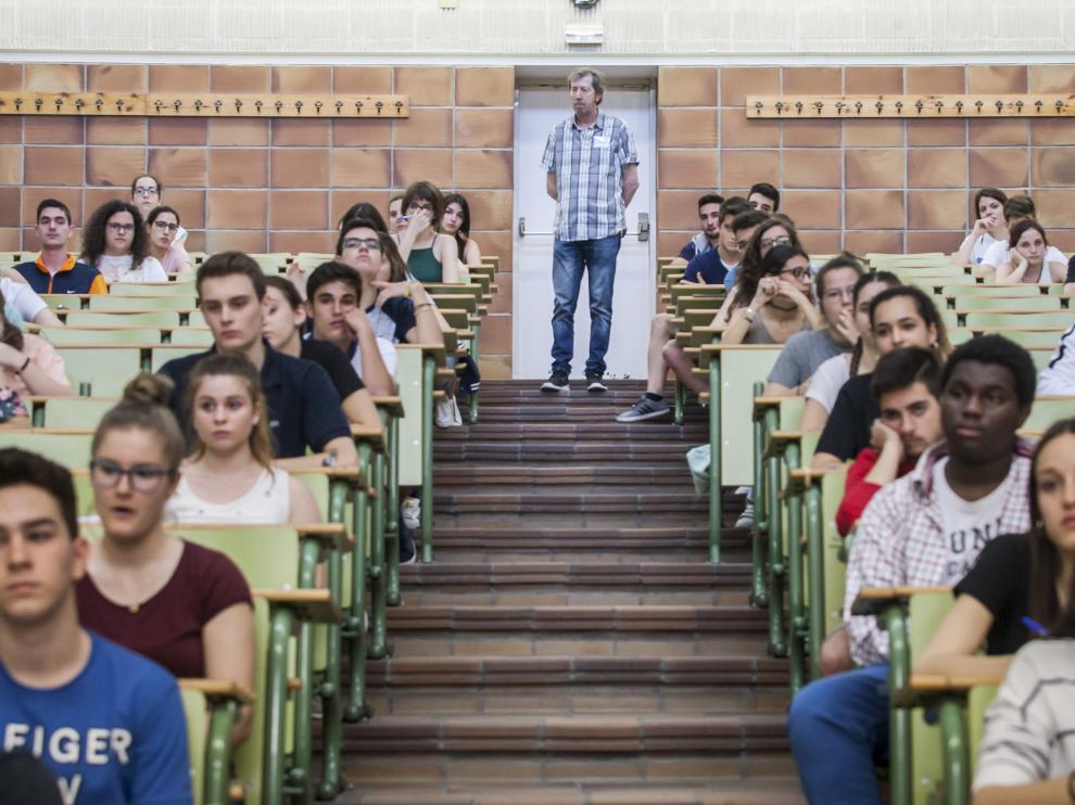 Primer examen de la nueva selectividad en Zaragoza.