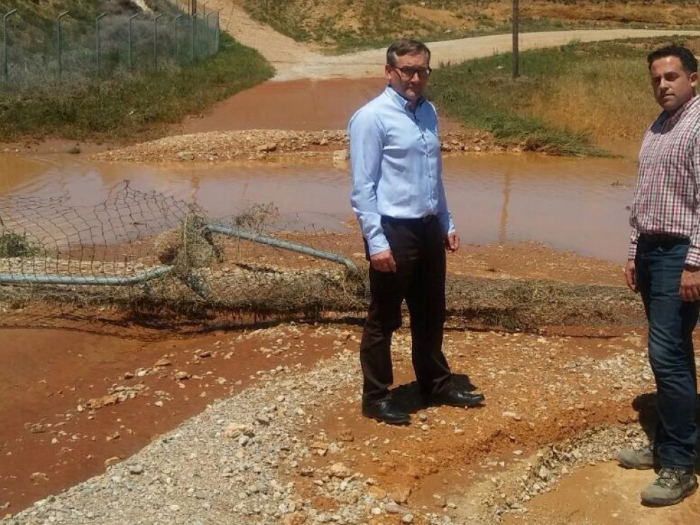 Juste (izquierda), vicepresidente de la DPT, en su visita a la comarca del Jiloca.