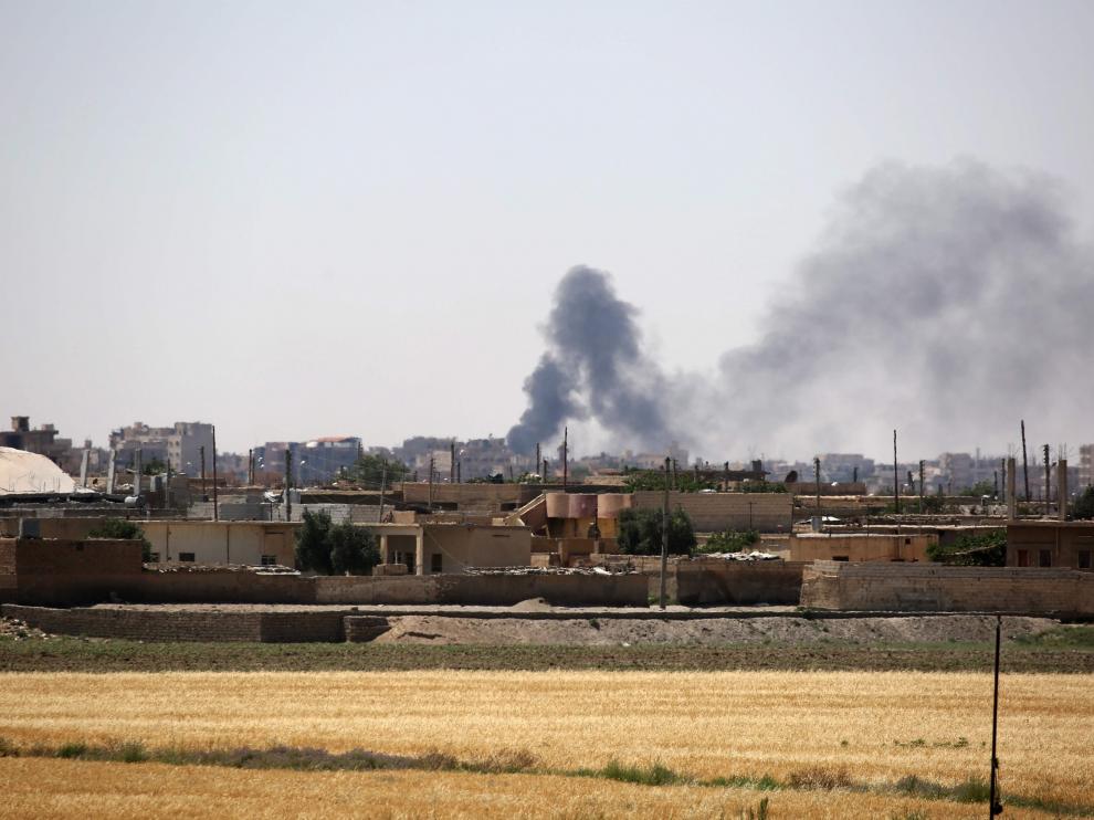 El Observatorio Sirio de Derechos Humanos confirmó que efectivos y milicianos progubernamentales se adentraron en Al Raqa.
