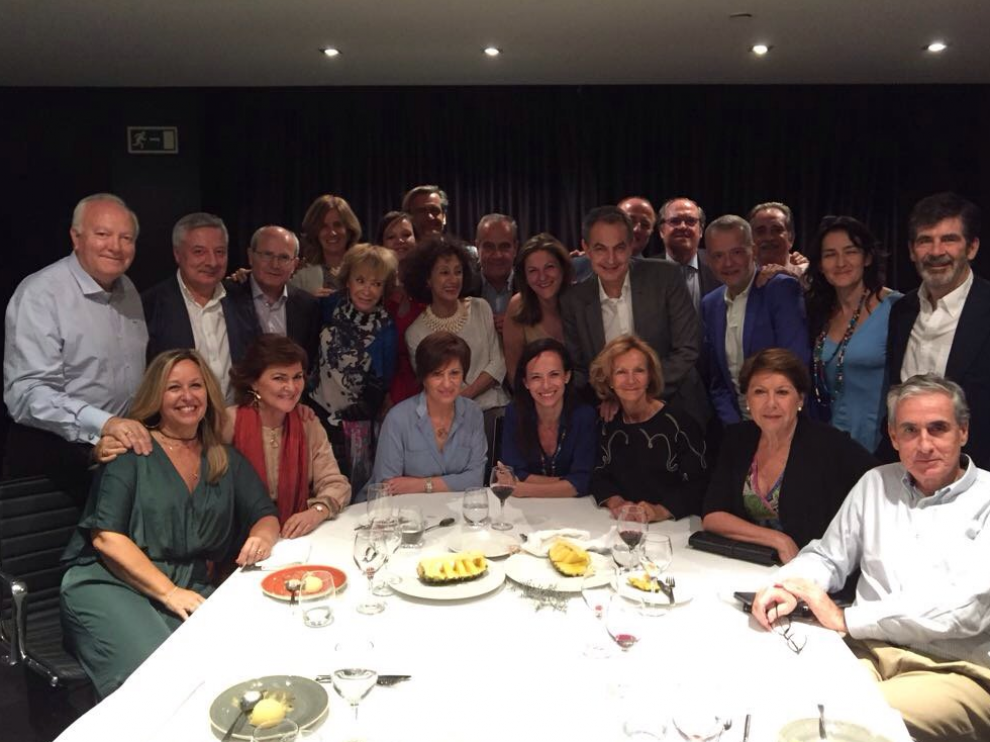 Cena organizada por el expresidente Zapatero con sus exministros en Madrid.
