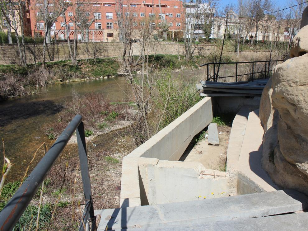 La riada de hace dos años destrozó pasarelas de la ribera de Guadalope en Alcañiz.