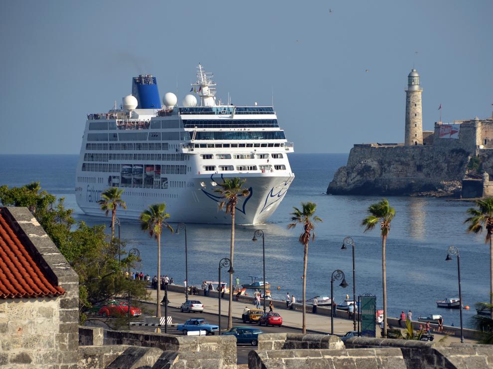 El crucero estadounidense que inauguró los viajes turísticos a Cuba en 2016, tras la política aperturista de Obama.