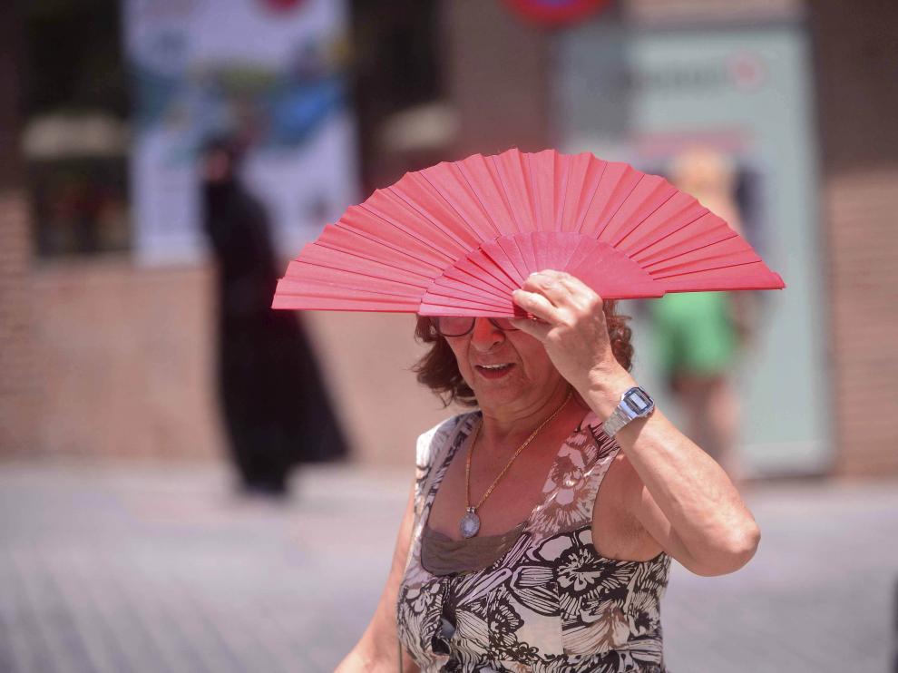 El calor golpea estos días con fuerza y ha llegado también a las redes sociales.