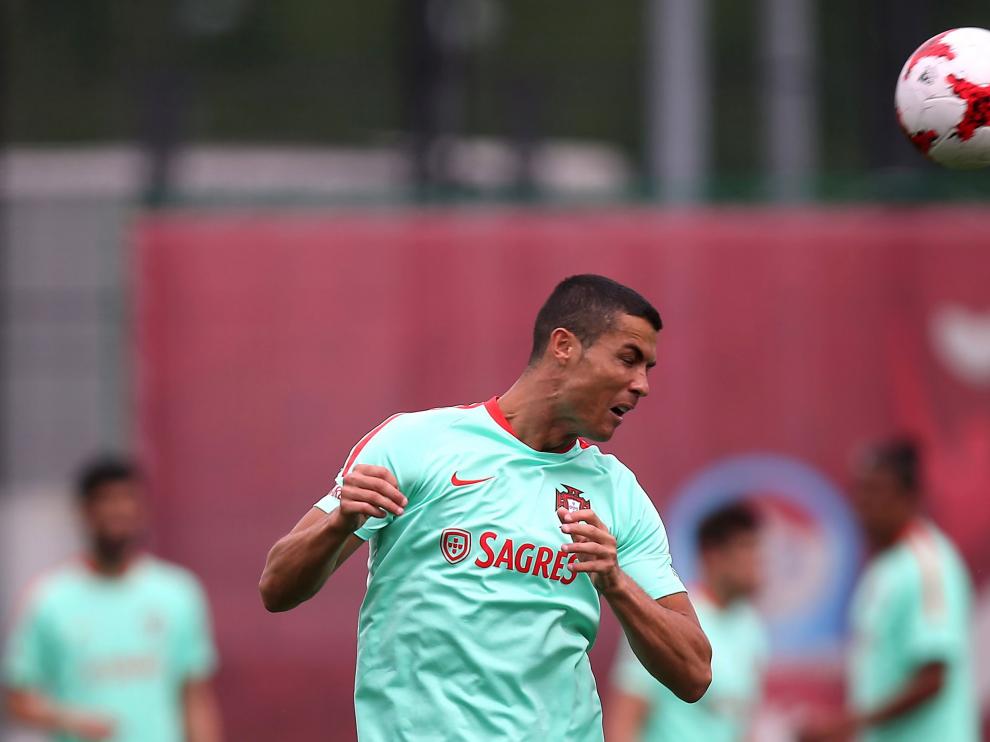 Cristiano Ronaldo entrena con la selección portuguesa.