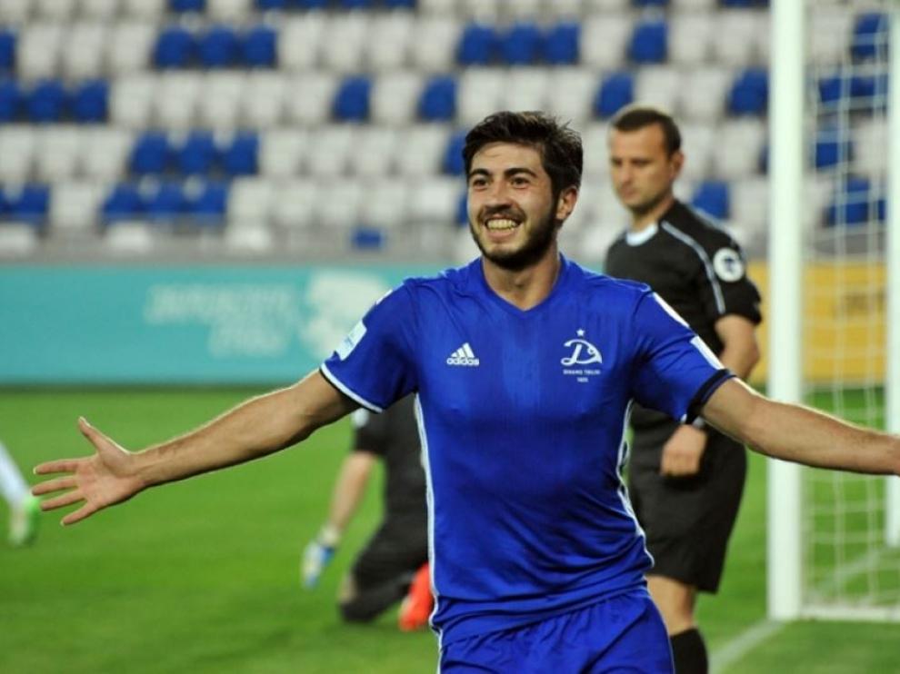 Papunashvili celebra un gol con su anterior equipo, el Dinamo Tbilisi de Georgia.