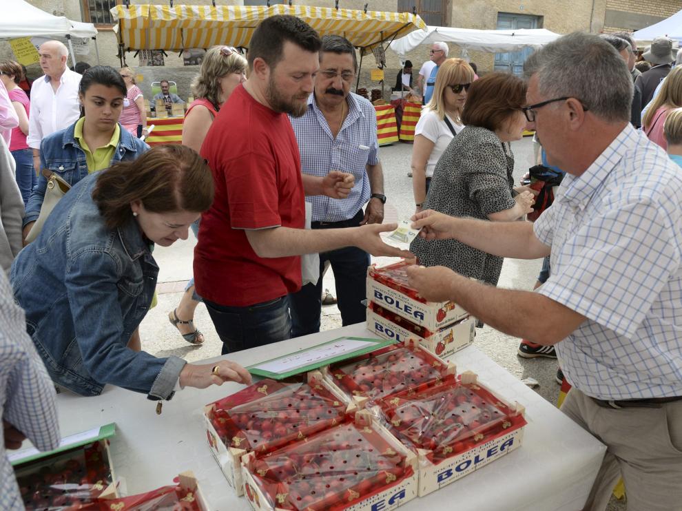 En la plaza Mayor, la venta de cerezas compartirá espacio con otros puestos de alimentación.