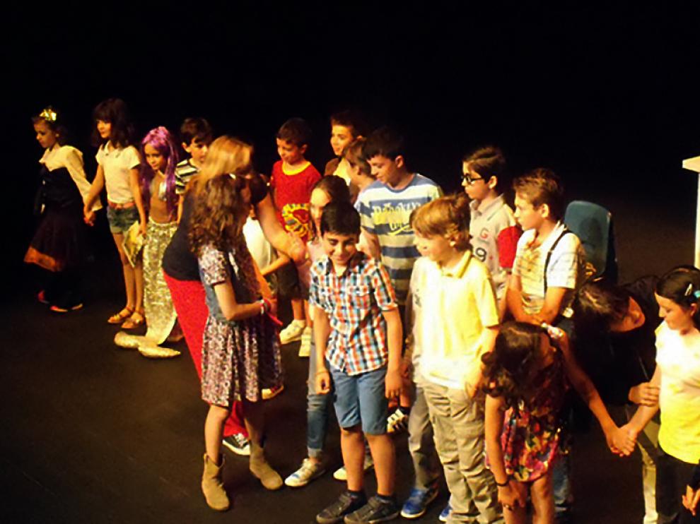 Algunos de los jóvenes que actuarán este fin de semana en el Arbolé