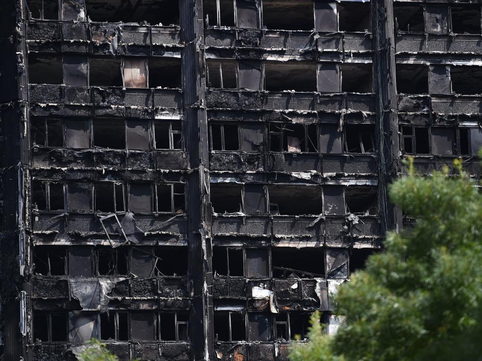 La fachada de la torre Grenfell, arrasada por las llamas.