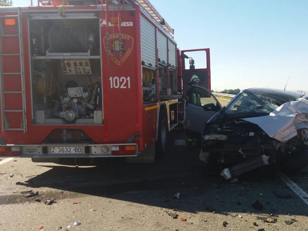 Imagen del accidente en el que ha fallecido un conductor en la N-232 en Mallén.