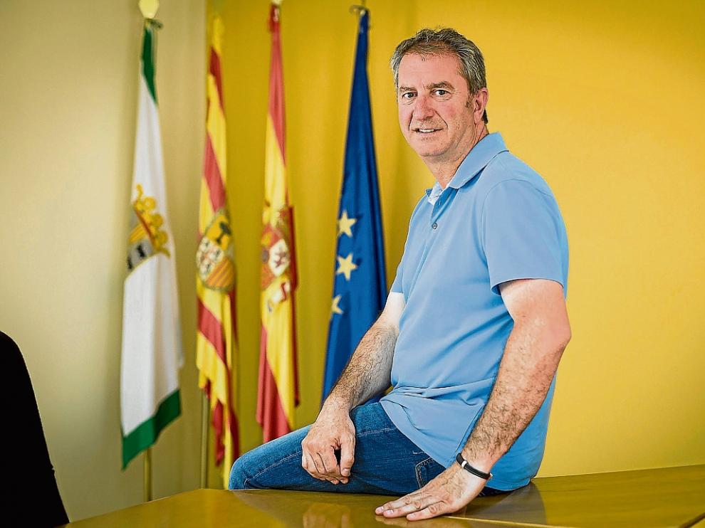 El alcalde de Figueruelas, en el salón de plenos del Ayuntamiento.