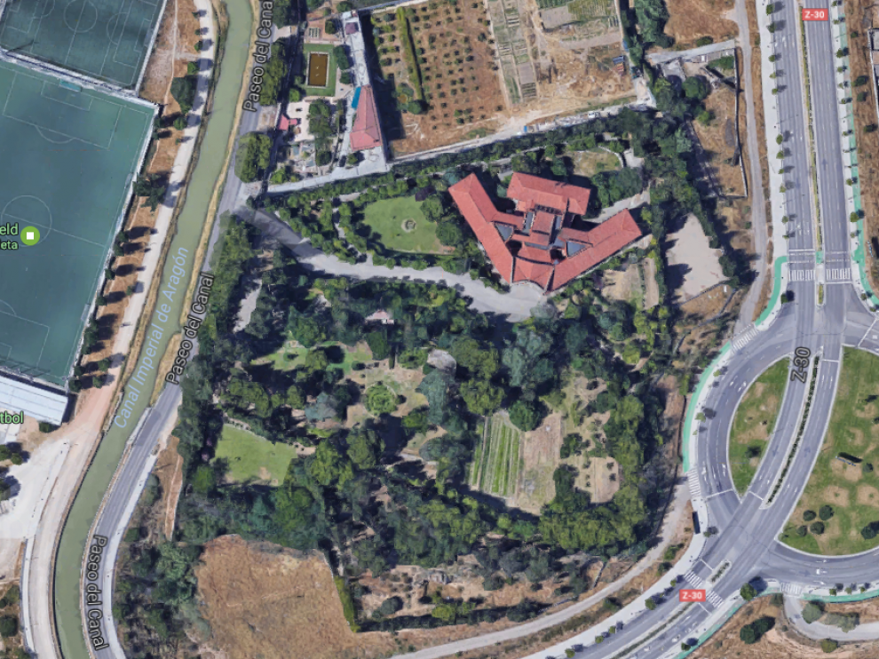 Zona en la que se ha registrado el incendio en el Tercer Cinturón y el paseo del Canal, tras el colegio de Santa Ana.