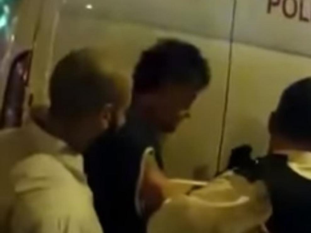 Momento de la detención de Darren Osborne.