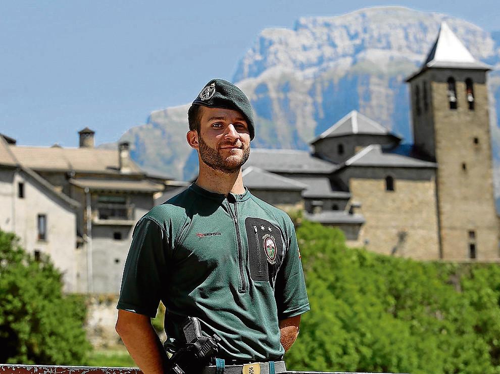 Santiago Gómez Rivas, jefe de los grupos de rescate de Aragón y Navarra, en Torla.