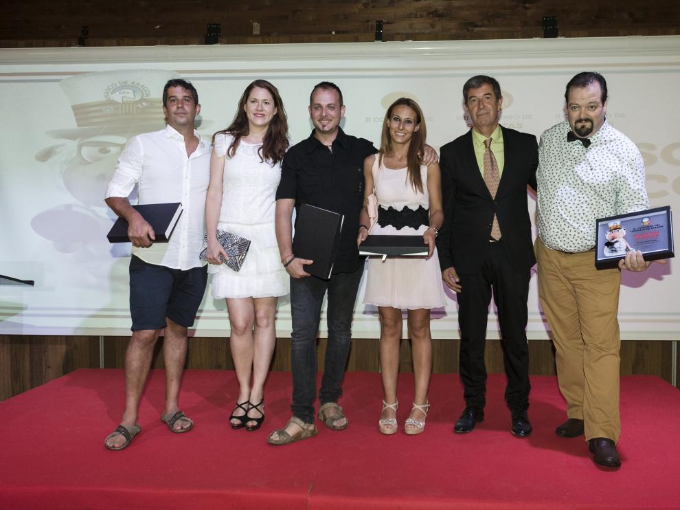 Miguel Zamora, Beatriz Allué, Óscar Viñuales, Jenifer Mata, Juan Carlos Brun y José Pueyo, en la finca La Alquería.