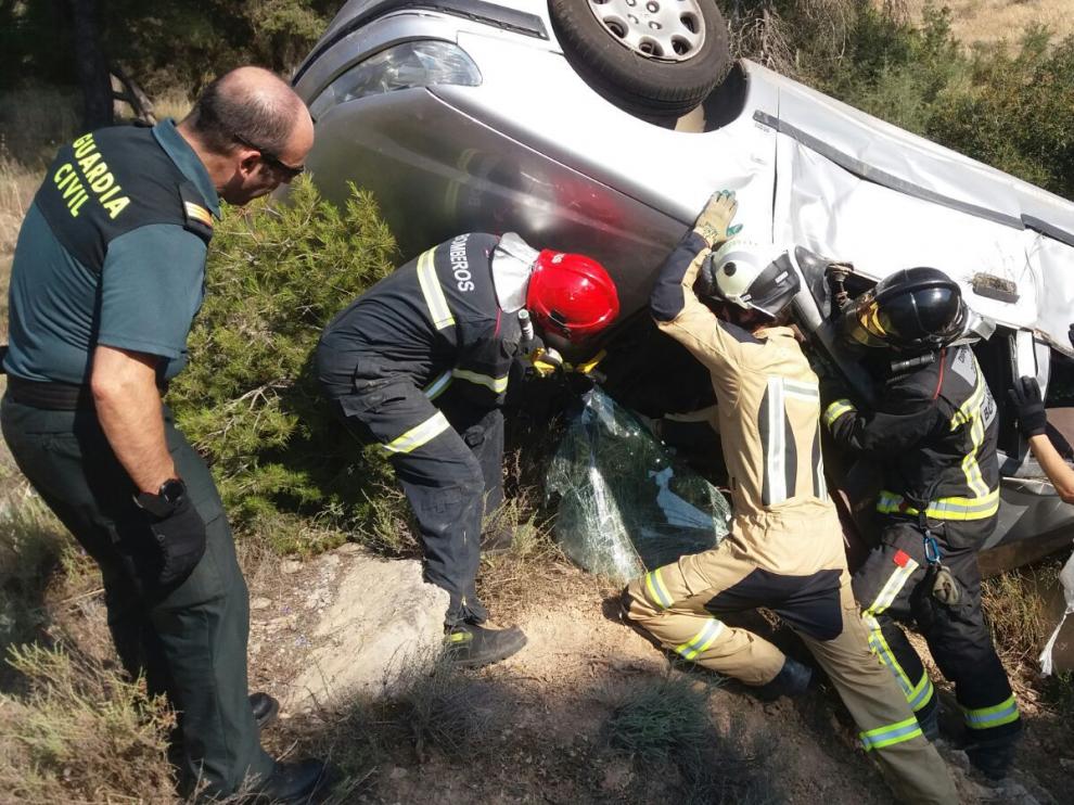 Excarcelado el conductor de un turismo que se ha salido de la vía en la A-230