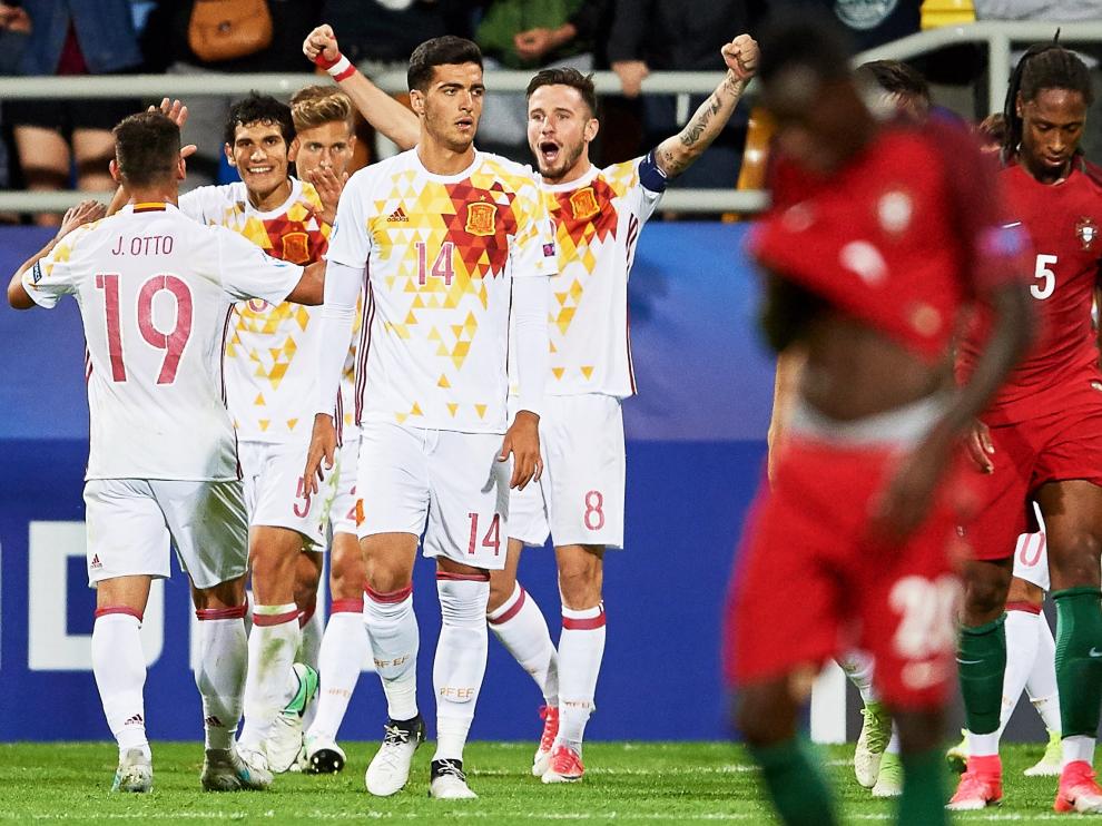 Los jugadores de España celebran el triunfo ante Portugal.