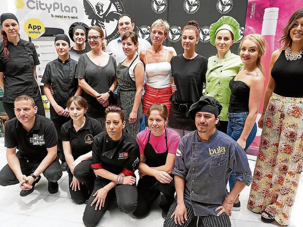 Personal de los establecimientos de Puerta Cinegia Gastronómica participantes en City Tapa.