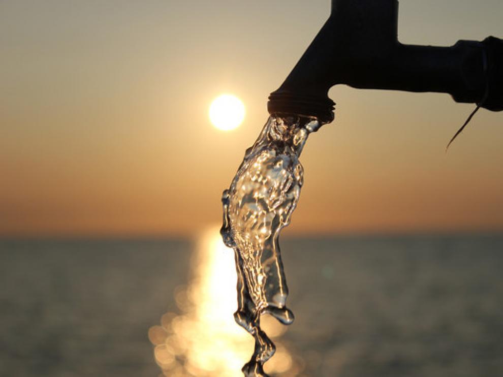 Las personas pueden ingerir accidentalmente protozoos parásitos cuando beben agua en lugares de recreo, o incluso en casa si, por algún motivo, esta no llega completamente limpia.