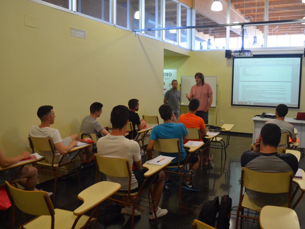 Las clases se desarrollan en el polideportivo municipal turiasonense.