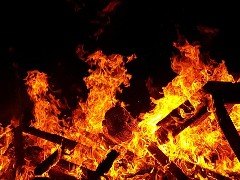 El fuego, el gran protagonista de la noche de San Juan.