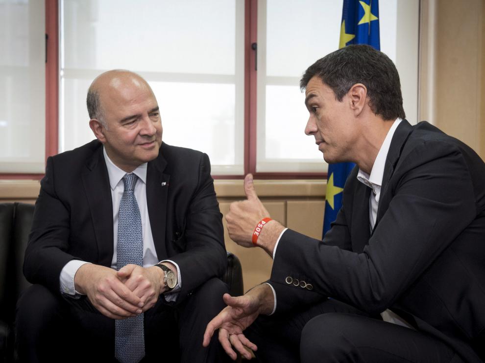 Pedro Sánchez en su reunión con Pierre Moscovici.