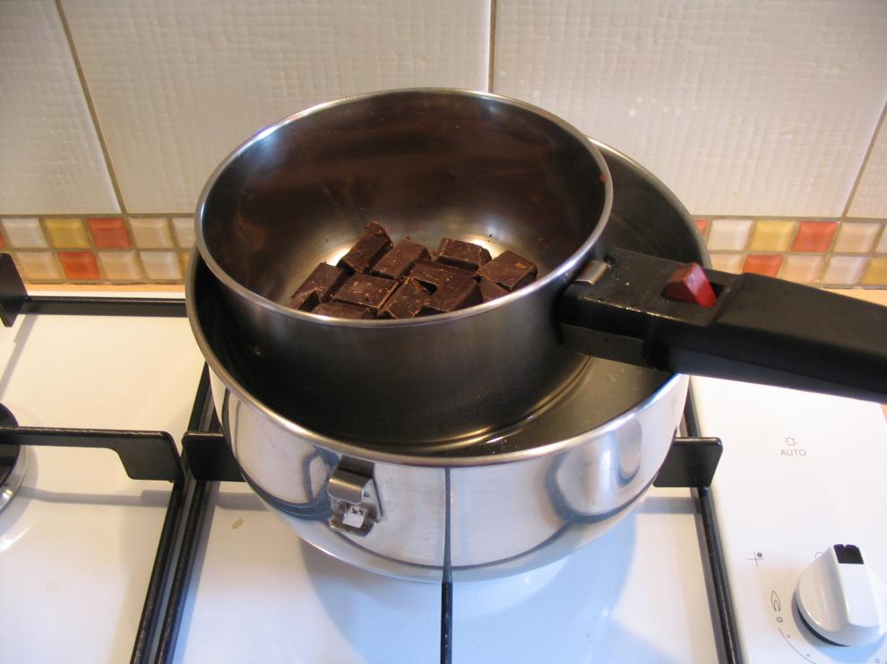 El baño María es la mejor manera de derretir chocolate sin que se queme.
