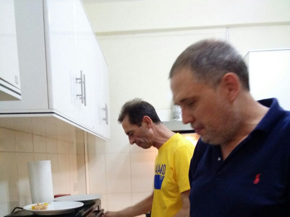 Javier Iglesias y Carlos Jalón en la casa del zaragozano en Chiang Mai.