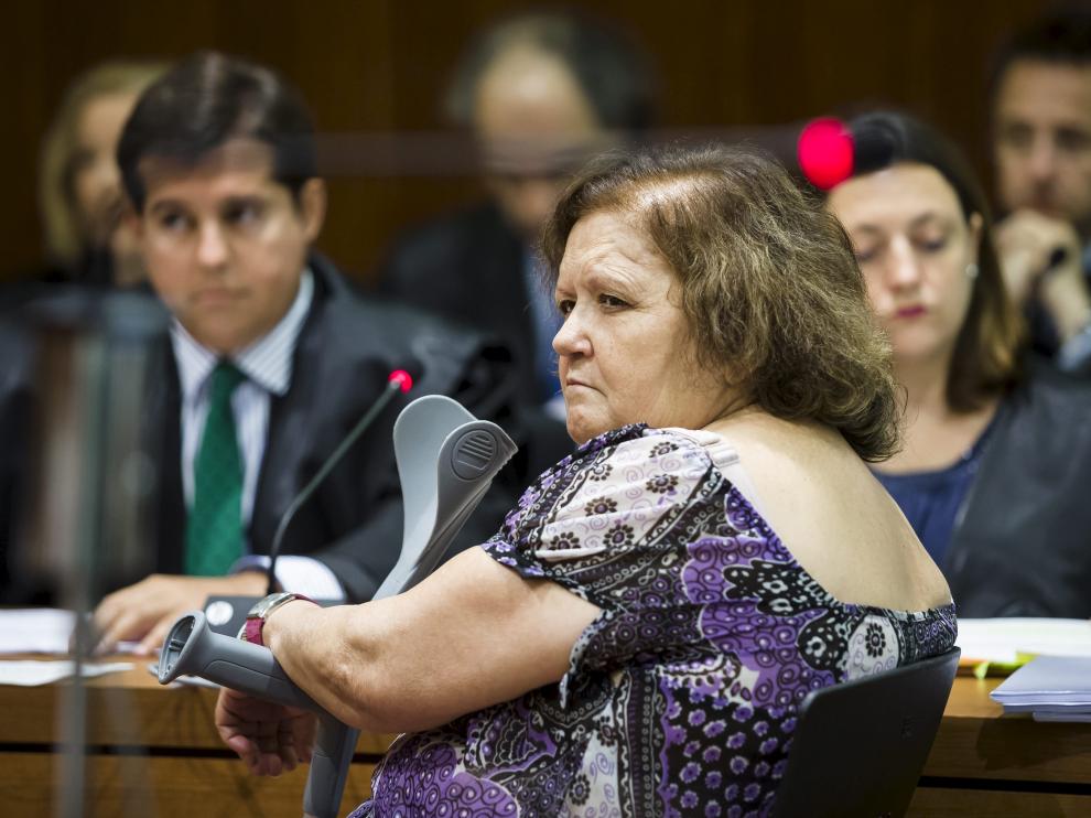 La acusada, Carmen Alejandre, siguió atentamente las explicaciones de los médicos.